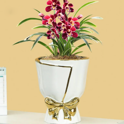 Creative and Luxurious Flower Vase